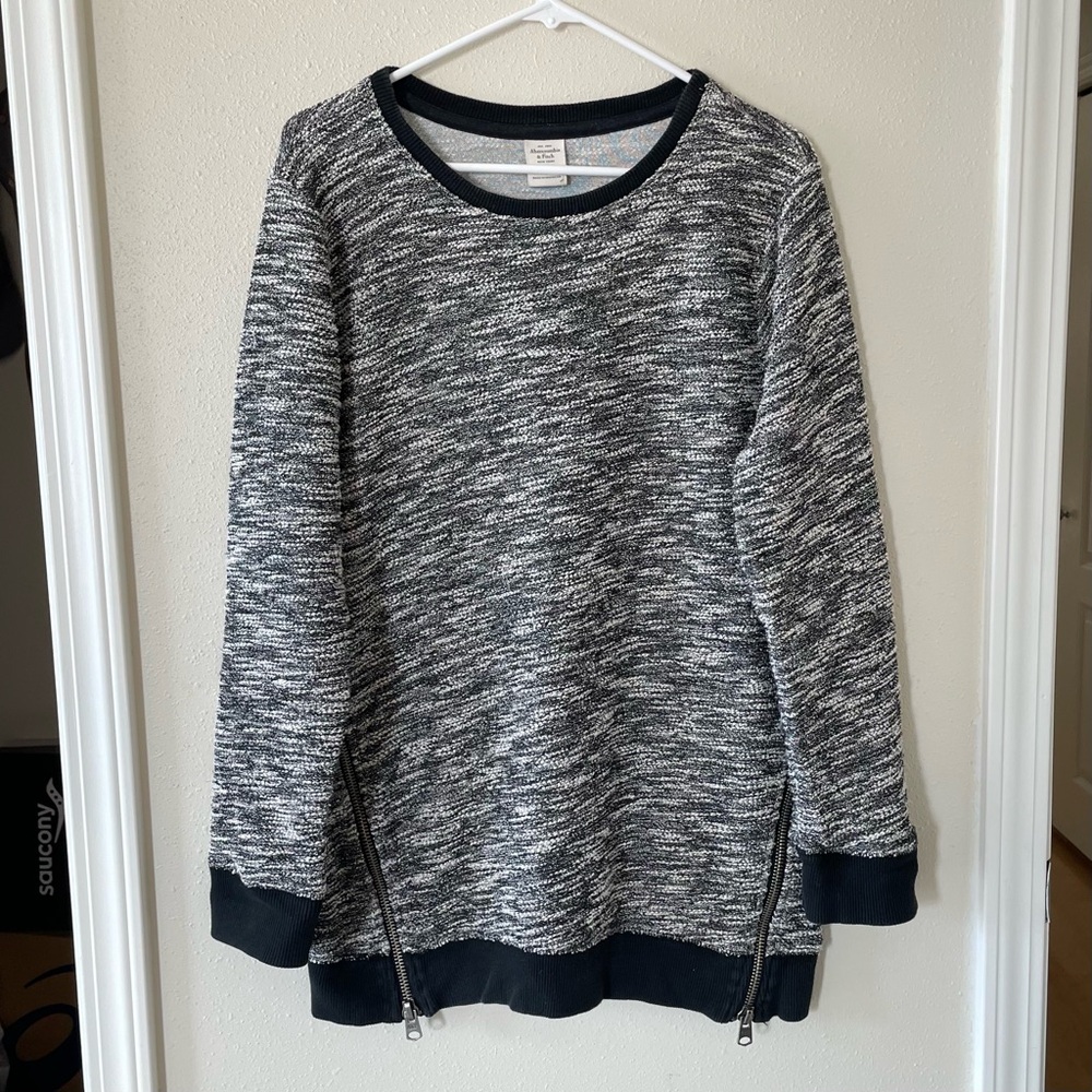 Vintage A&F Large Abercrombie & Fitch Black White Textured Side Zip Sweater